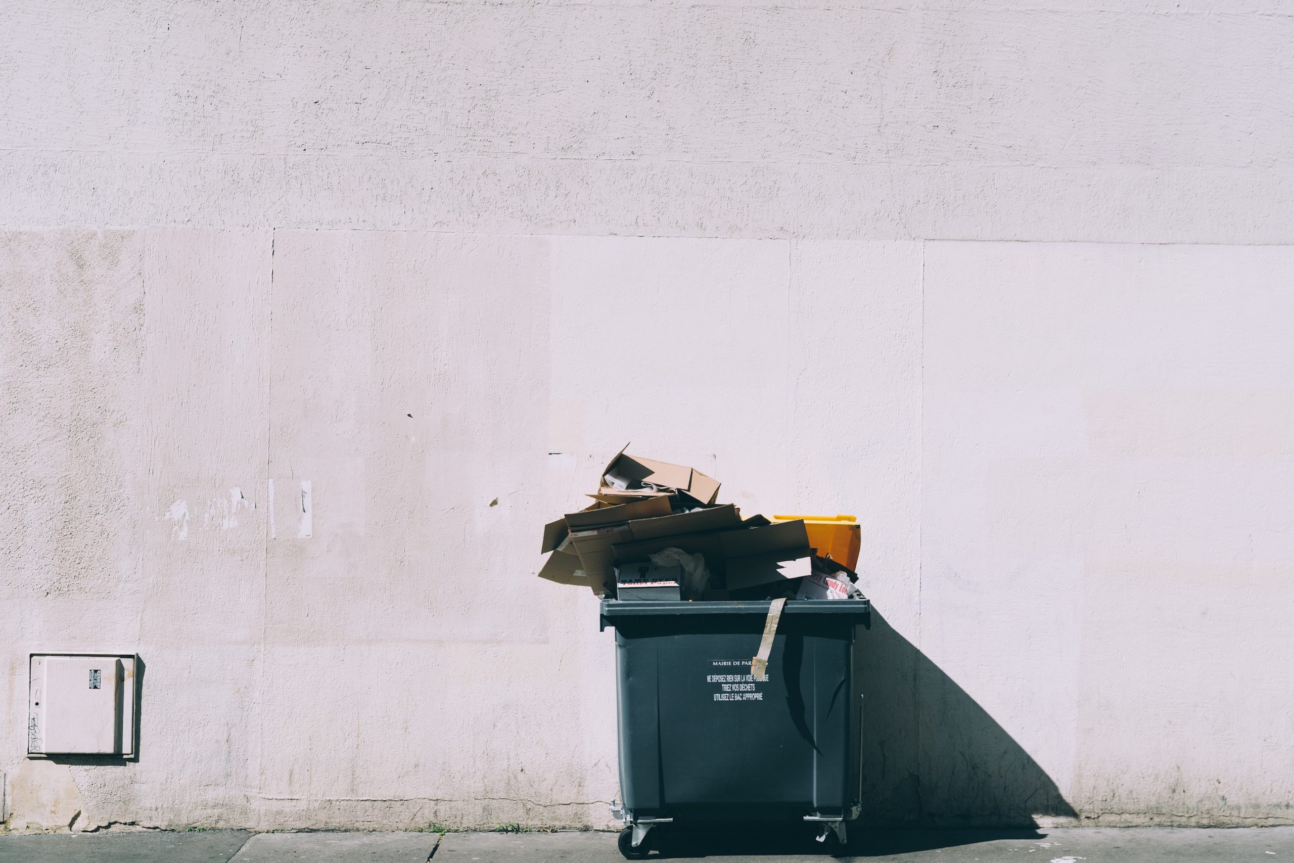 unpleasant smells - rubbish bin