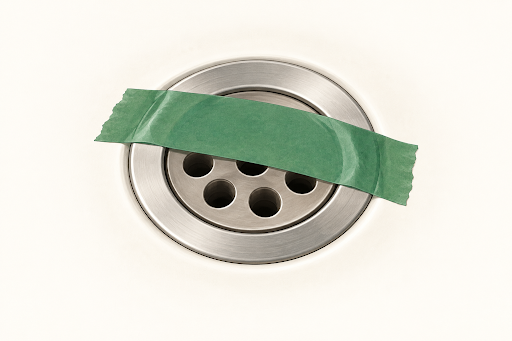 Natural pet stain removers: white vinegar, baking soda, hydrogen peroxide, and enzyme cleaner